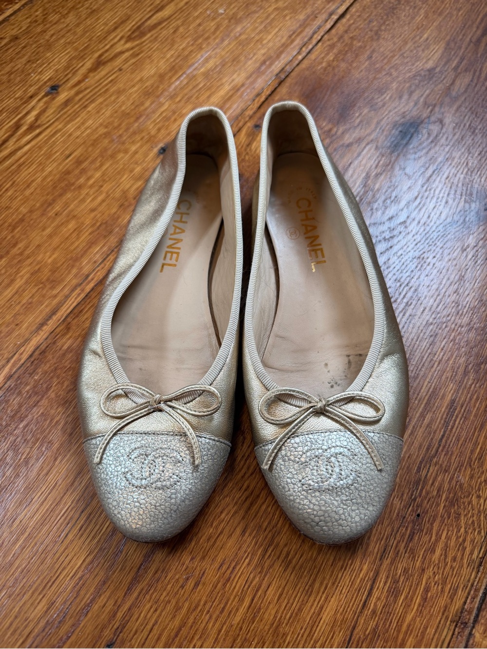 CHANEL Gold Leather Ballet Flats with Bow and CC Toe